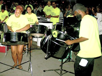 Grand steelband show in Cote des Neiges