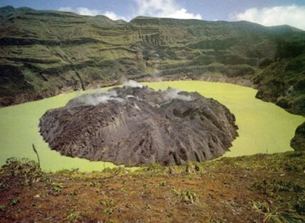 Volcanoes keep Residents of SVG and Martnique on alert